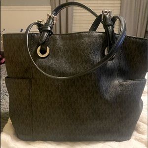 Like New Michael Kors Voyager Tote Bag
